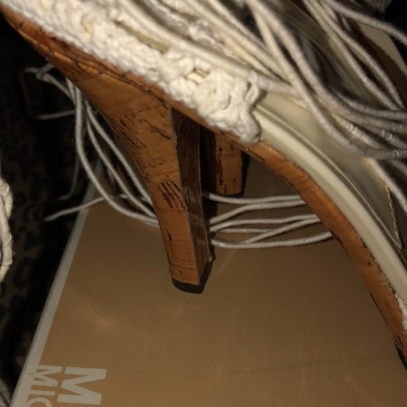 Micheal Kors size 10 Ivory
Crochet ankle wrap heels macrame - Picture 12 of 15